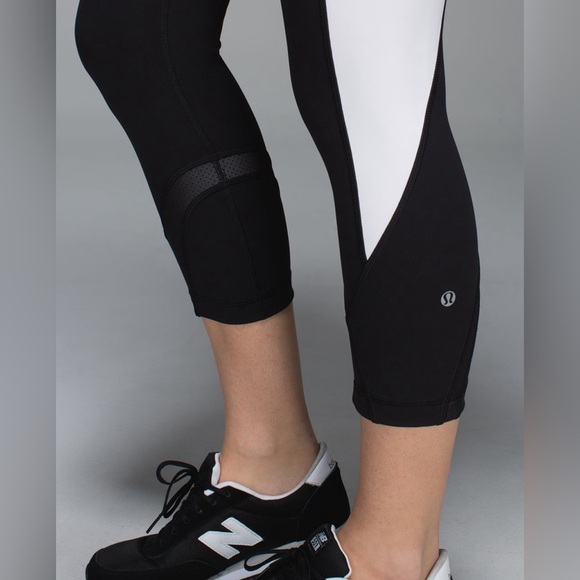 Lululemon Run: Inspire Crop || *All Full-On Luxtreme
Black / White Size 8 - Picture 9 of 15